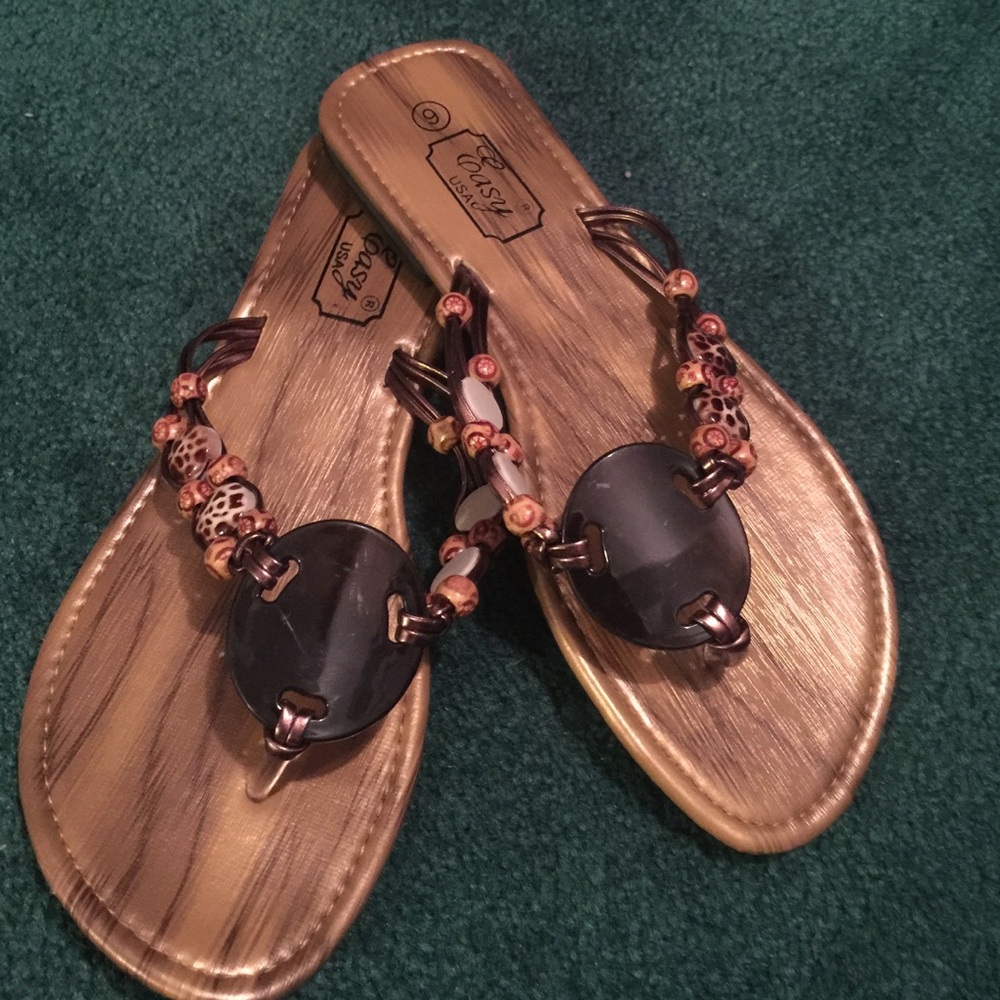 Ladies Easy Black Shell Flip Flop Sandals.